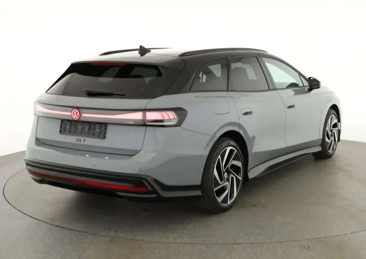 Nouă VW ID.7 Pro 210 kW (286 CP) 2026 Gri Break