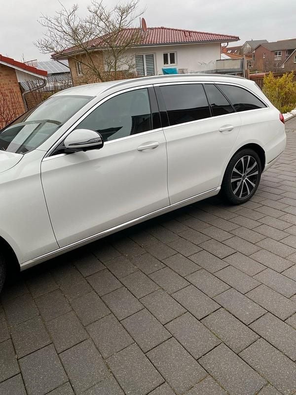Gebraucht Mercedes E220 194 PS (142 kW) 2019 Weiß Kombi