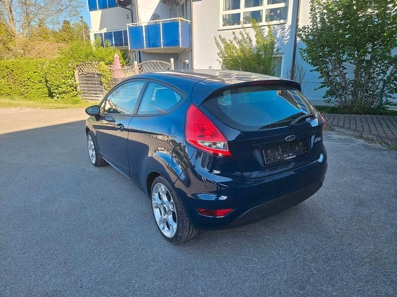 Gebraucht Ford Fiesta Trend 82 PS (60 kW) 2009 Blau Kleinwagen