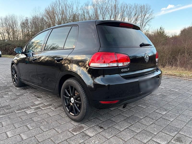 Gebraucht VW Golf VII 80 PS (58 kW) 2012 Schwarz Kleinwagen