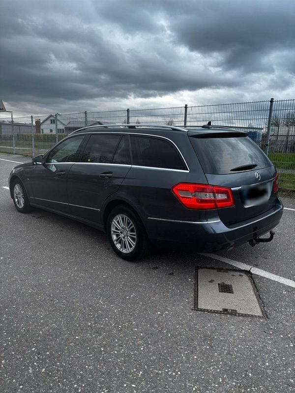 Gebraucht Mercedes E250 Elegance 204 PS (150 kW) 2011 Grau Kombi
