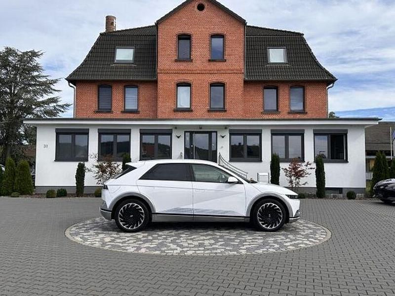 Weiß Gebraucht 2022 Hyundai Ioniq 6 Techniq Limousine | 25.950 € (Guter Preis) - Bild 1/4