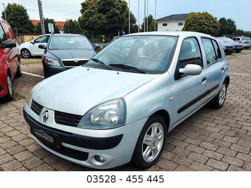 Grau Gebraucht 2004 Renault Clio II Limousine | 3.850 € (Teuer) - Bild 1/4