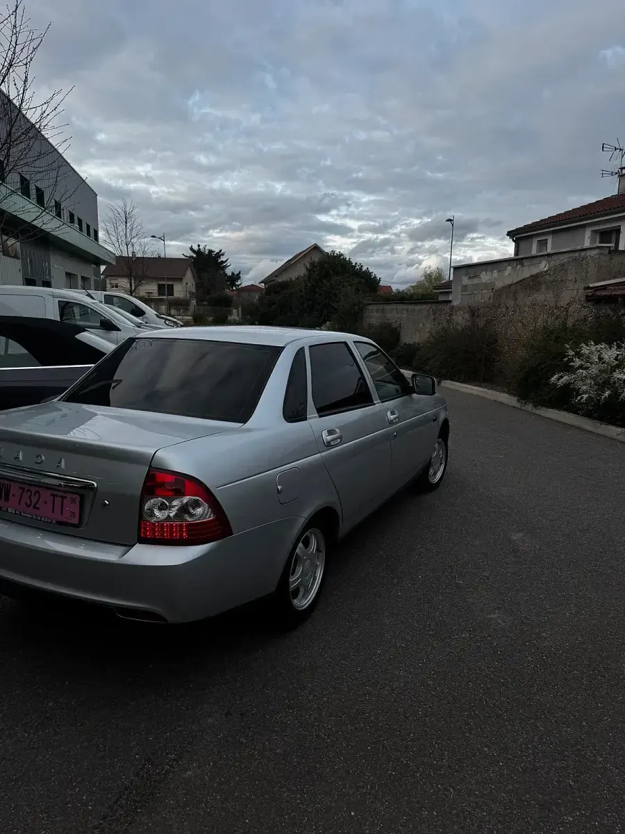 Gebraucht Lada Priora 2009 Silber Limousine