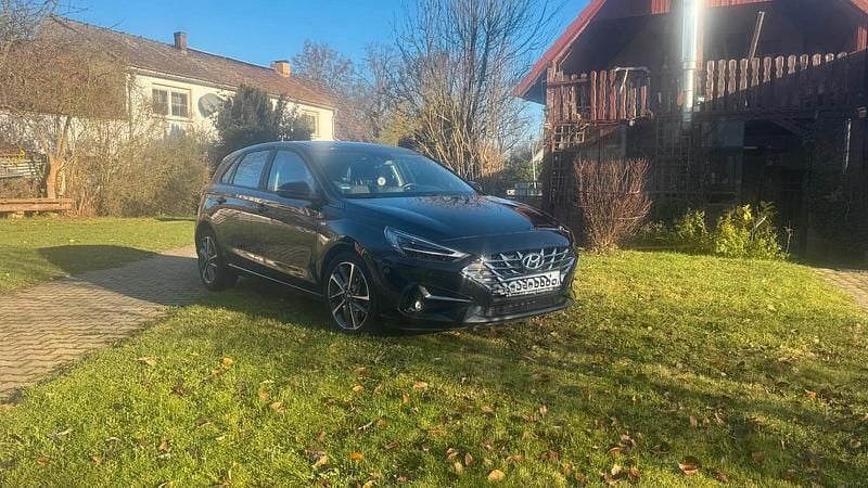 Gebraucht Hyundai i30 Trend 161 PS (118 kW) 2022 Schwarz Kleinwagen