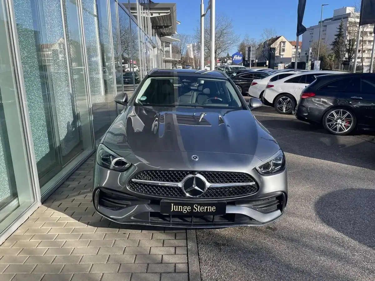 Gebraucht Mercedes C180 AMG 170 PS (125 kW) 2022 Lack selenitgrau Kombi