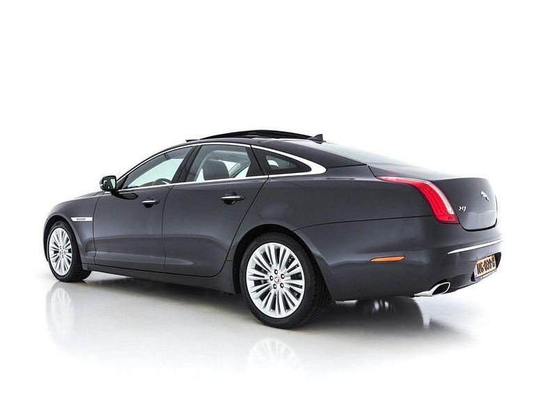 Gebraucht Jaguar XJ Portfolio 275 PS (202 kW) 2015 Grau Limousine