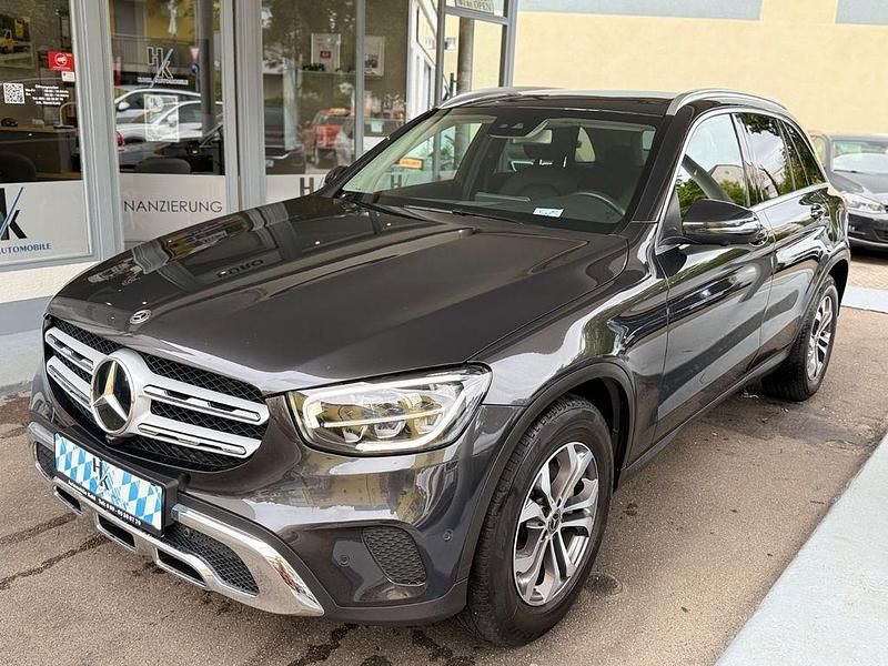 Grau Gebraucht 2019 Mercedes GLC200 SUV | 32.599 € (Guter Preis) - Bild 1/4