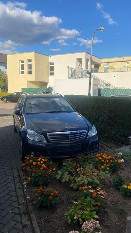 Schwarz Gebraucht 2012 Mercedes C200 Avantgarde Limousine | 5.990 € (Guter Preis) - Bild 1/4