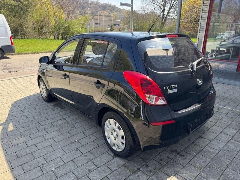 Gebraucht Hyundai i20 Edition 86 PS (63 kW) 2014 Schwarz Kleinwagen
