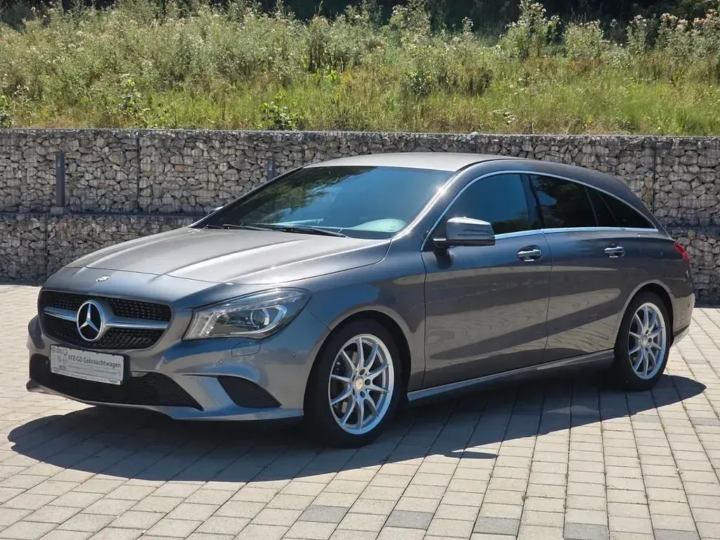 Gebraucht Mercedes CLA200 Shooting Brake 156 PS (114 kW) 2015 Grau Kombi