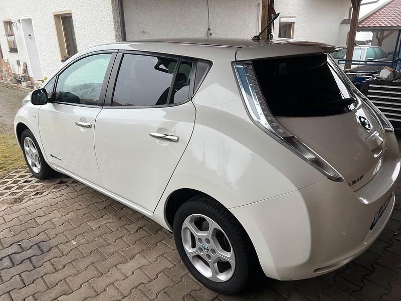 Second-hand Nissan Leaf 80 kW (109 CP) 2014 Gri Hatchback