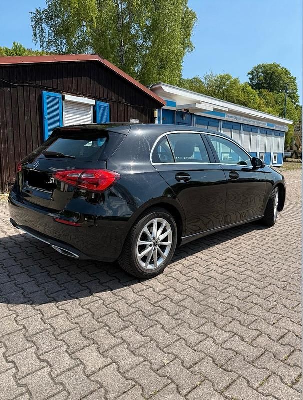 Schwarz Gebraucht 2021 Mercedes A180 Kleinwagen | 19.000 € (Guter Preis) - Bild 1/4