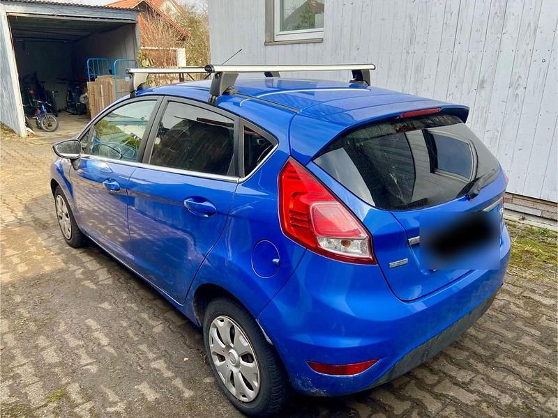 Gebraucht Ford Fiesta 101 PS (74 kW) 2013 Blau Kleinwagen