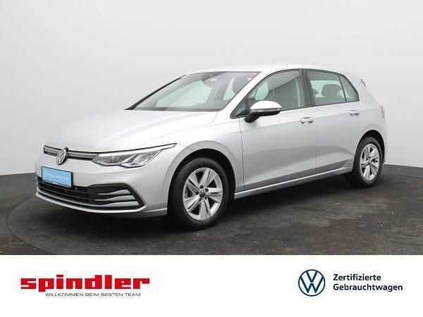 Silber (reflexsilber metallic) Gebraucht 2023 VW Golf VIII Life Limousine | 20.881 € (Superpreis) - Bild 1/3