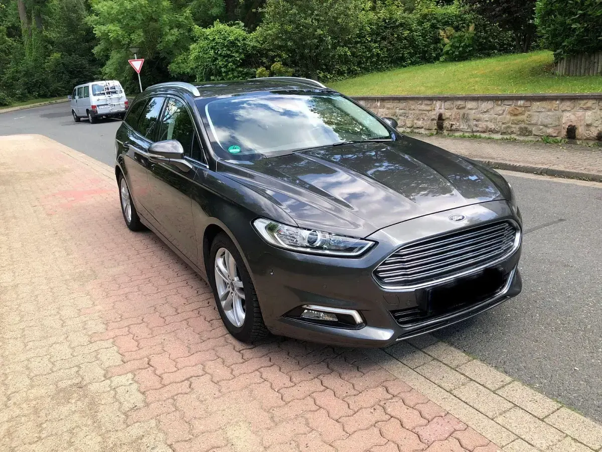 Gebraucht Ford Mondeo Titanium 160 PS (117 kW) 2018 Grau Kombi
