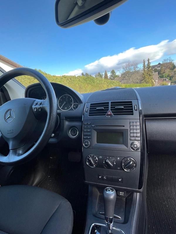 Gebraucht Mercedes A180 115 PS (84 kW) 2011 Silber Kombi