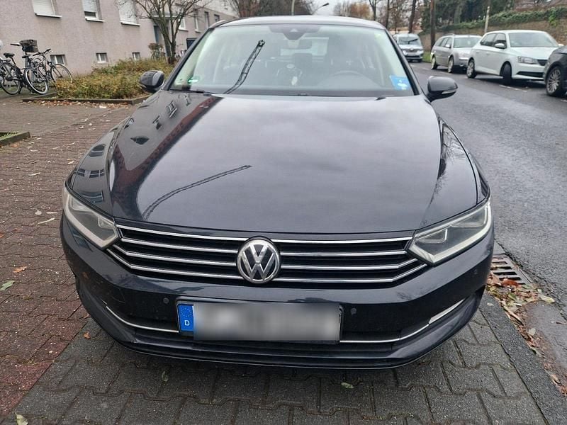 Schwarz Gebraucht 2015 VW Passat Limousine | 11.500 € (Teuer) - Bild 1/4