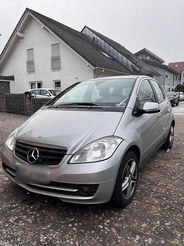 Grau Gebraucht 2012 Mercedes A160 Kombi | 3.800 € (Guter Preis) - Bild 1/4
