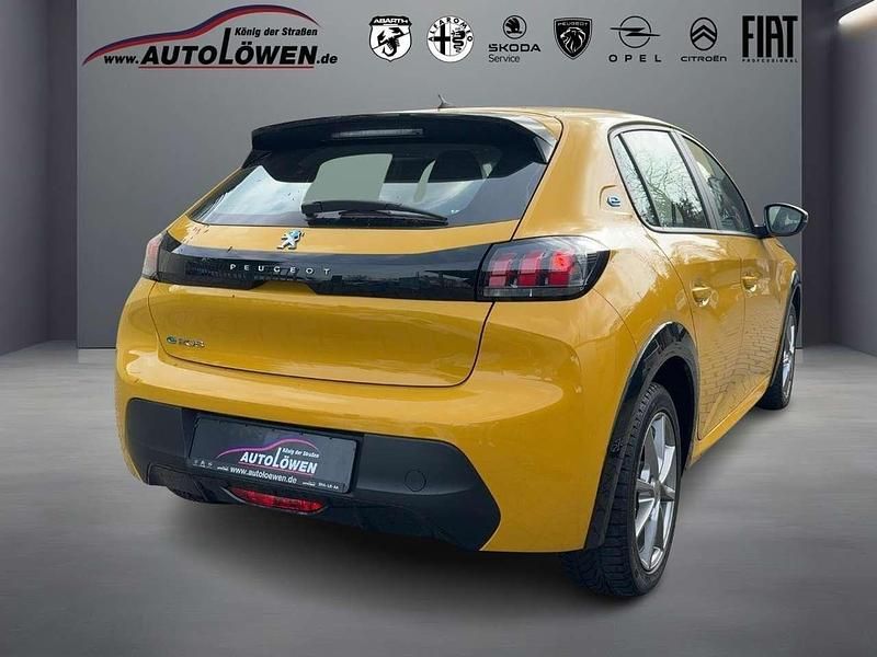 Gebraucht Peugeot e-208 Active 100 kW (136 PS) 2021 Metfa faro gelb (gelb) Kleinwagen