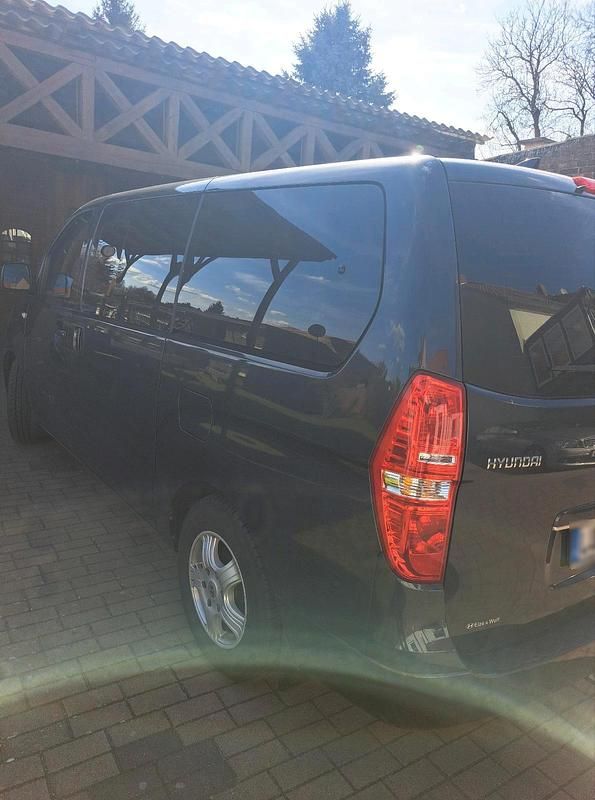 Gebraucht Hyundai H-1 170 PS (125 kW) 2017 Grau Van / Kleinbus