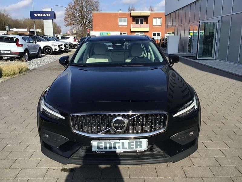 Gebraucht Volvo V60 CC Ultimate 197 PS (144 kW) 2023 Schwarz Kombi