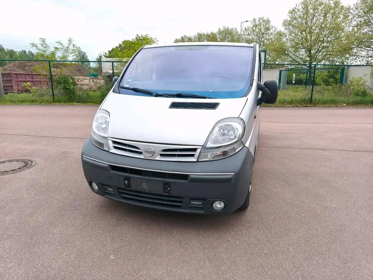 Second-hand Nissan Primastar 100 CP (73 kW) 2003 Argintiu Monovolum
