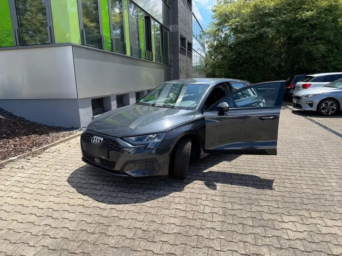 Gebraucht Audi A3 Design 150 PS (110 kW) 2022 Grau Limousine