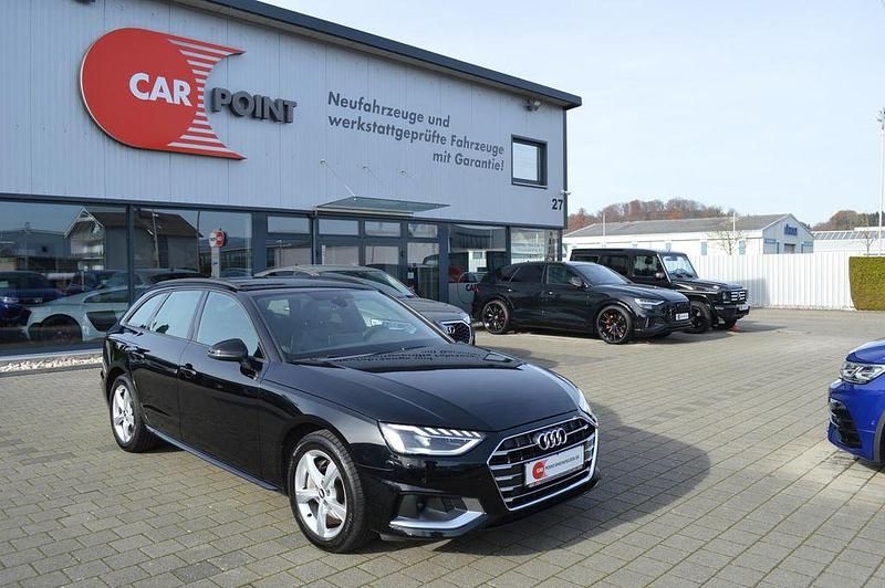 Brillantschwarz Gebraucht 2021 Audi A4 Ambiente Kombi | 24.550 € (Etwas zu teuer) - Bild 1/4