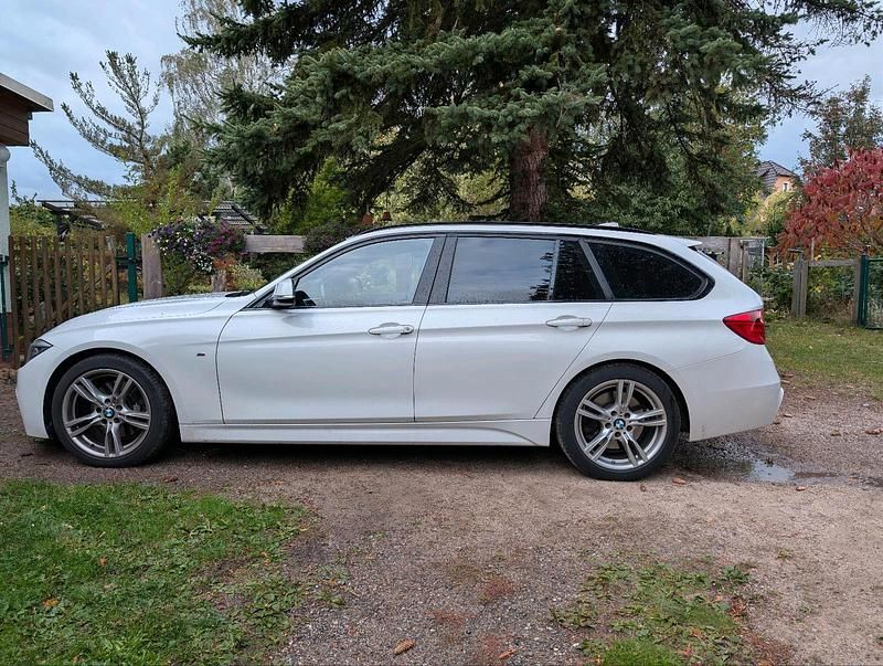 Weiß Gebraucht 2015 BMW 330 M Sport Kombi | 17.900 € (Fairer Preis) - Bild 1/4