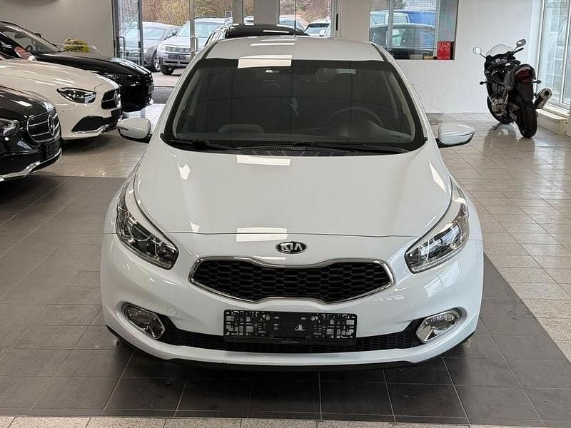 Gebraucht Kia Ceed Spirit 90 PS (66 kW) 2016 Weiß Kleinwagen