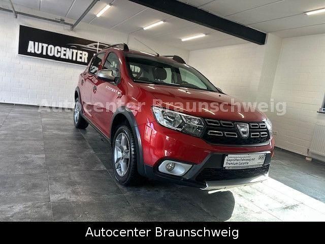 Gebraucht Dacia Sandero Prestige 90 PS (66 kW) 2017 Rot SUV