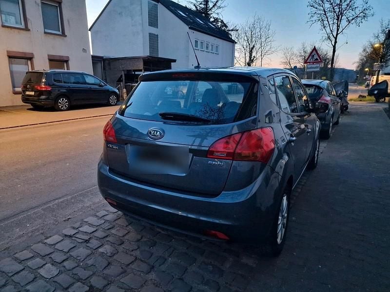 Gebraucht Kia Venga 128 PS (94 kW) 2011 Grau Kleinwagen