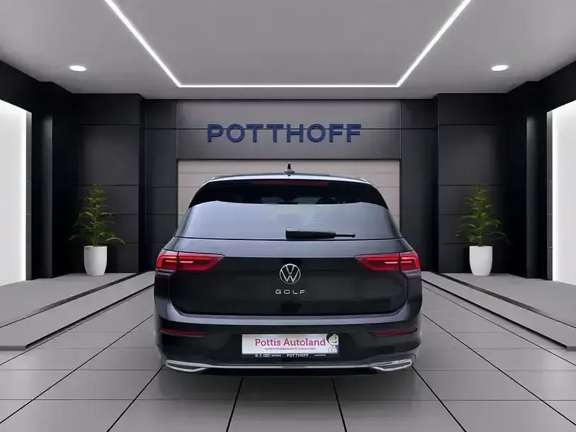 Gebraucht VW Golf VIII Move 150 PS (110 kW) 2023 Schwarz Limousine