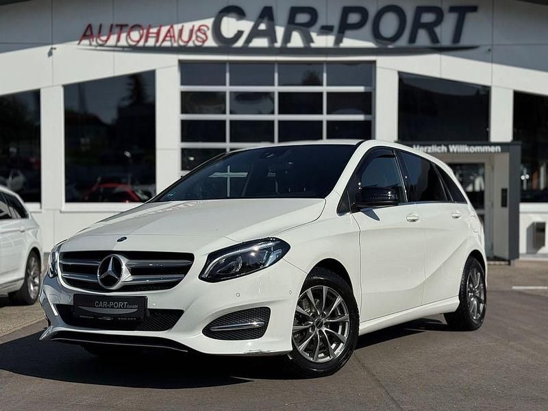 Weiß Gebraucht 2016 Mercedes B220 Urban Van / Kleinbus | 19.990 € (Fairer Preis) - Bild 1/4