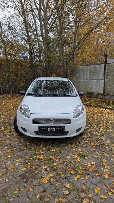 Weiß Gebraucht 2009 Fiat Punto Kleinwagen | 2.199 € (Fairer Preis) - Bild 1/4