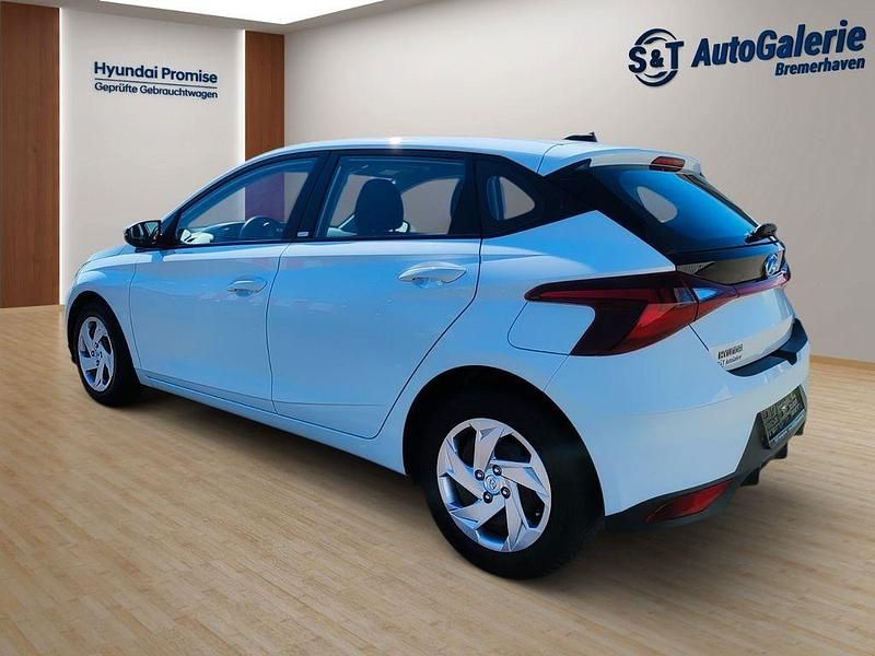 Gebraucht Hyundai i20 Select 101 PS (74 kW) 2021 Weiß Kleinwagen