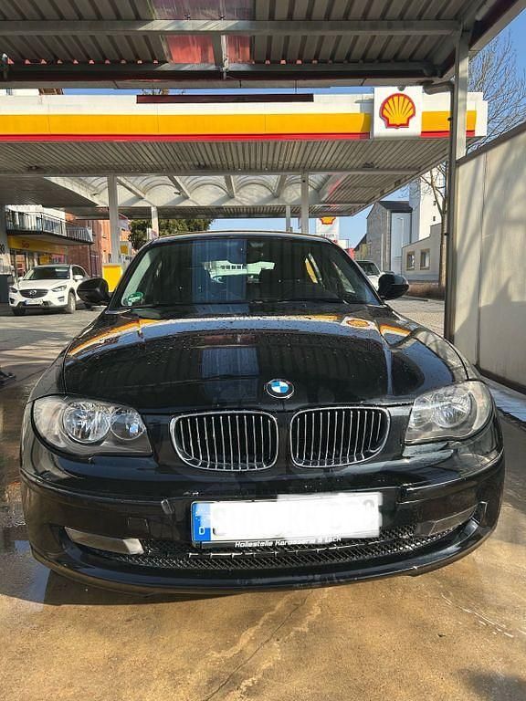 Schwarz Gebraucht 2010 BMW 116 Kleinwagen | 2.700 € (Superpreis) - Bild 1/4
