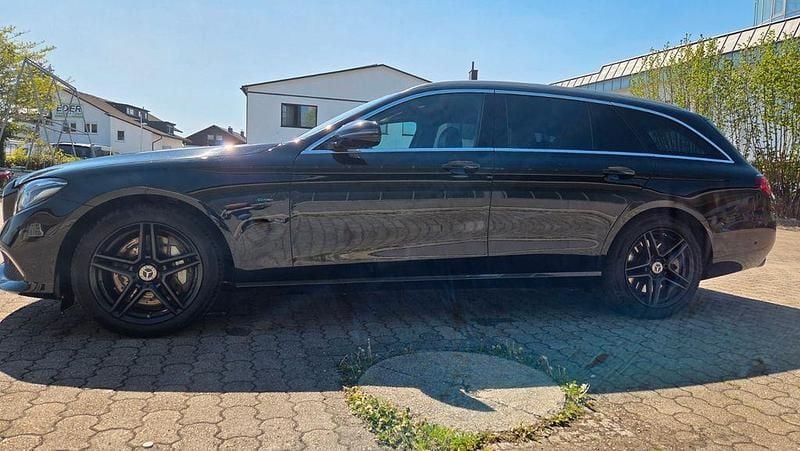 Second-hand Mercedes E300 194 CP (142 kW) 2020 Negru Break