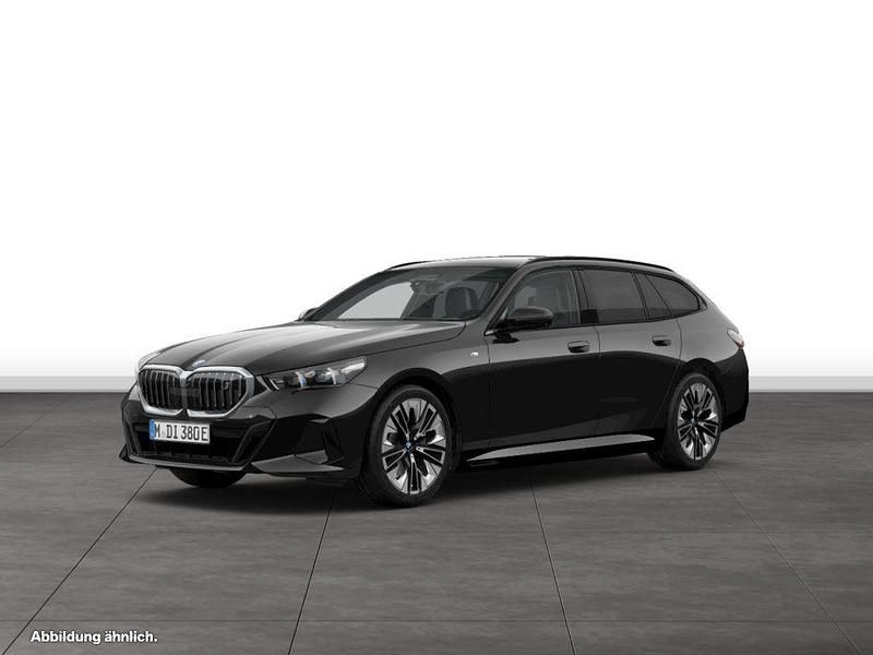 Black sapphire metallic Gebraucht 2024 BMW i5 Comfort Edition Limousine | 71.454 € - Bild 1/4