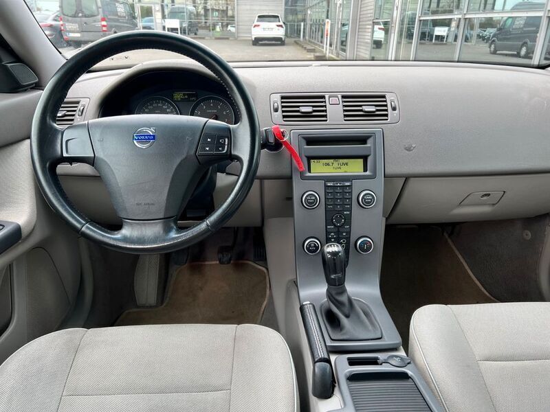 Gebraucht Volvo S40 Kinetic 101 PS (74 kW) 2009 Schwarz Limousine