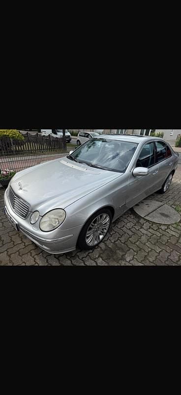 Gebraucht Mercedes E220 Avantgarde 150 PS (110 kW) 2003 Silber Limousine