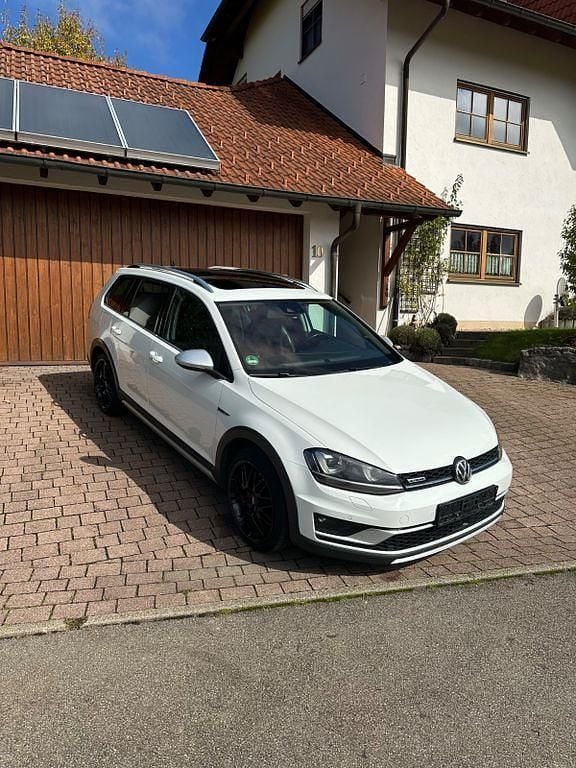 Weiß Gebraucht 2016 VW Golf Alltrack Kombi | 17.300 € (Etwas zu teuer) - Bild 1/4