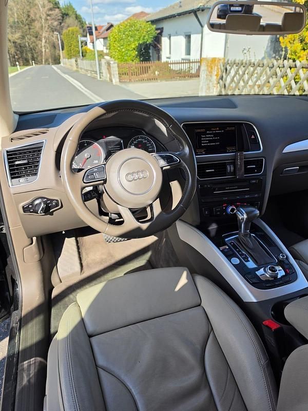 Second-hand Audi Q5 Comfort 190 CP (139 kW) 2016 Negru SUV