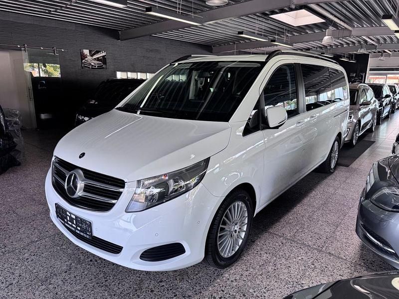 Weiß Gebraucht 2017 Mercedes V250 Sport Van / Kleinbus | 30.999 € (Fairer Preis) - Bild 1/4
