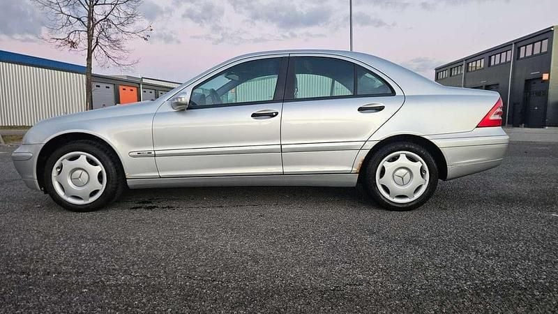 Gebraucht Mercedes C180 Classic 129 PS (94 kW) 2001 Grau Limousine