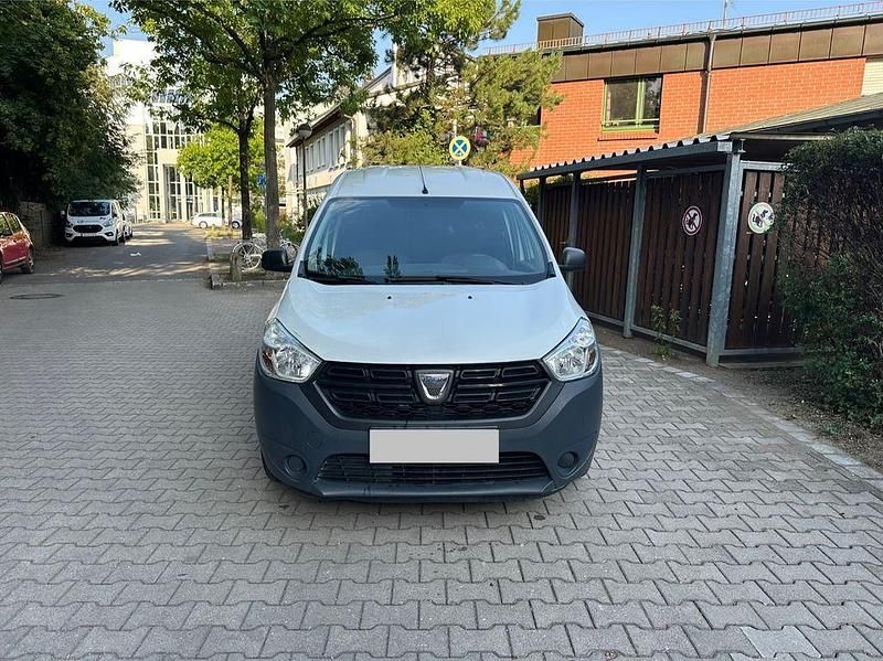 Weiß Gebraucht 2018 Dacia Dokker Express Essentiel Van | 4.200 € (Fairer Preis) - Bild 1/4