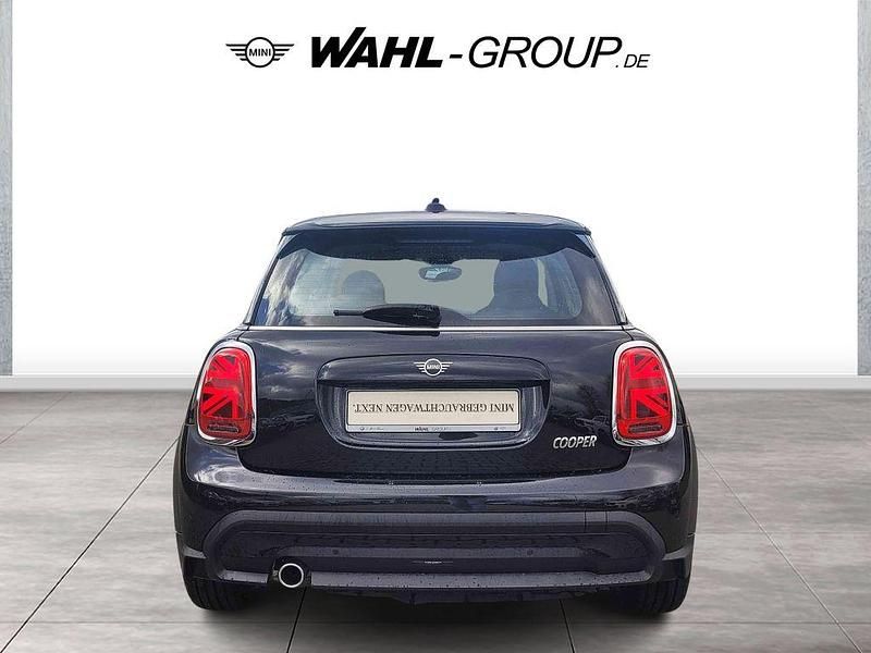 Gebraucht Mini Cooper Hatch 136 PS (100 kW) 2023 Schwarz Kleinwagen