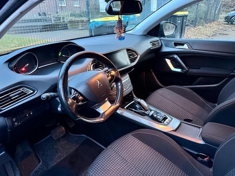 Schwarz Gebraucht 2020 Peugeot 308 Kombi | 10.450 € (Fairer Preis) - Bild 1/4