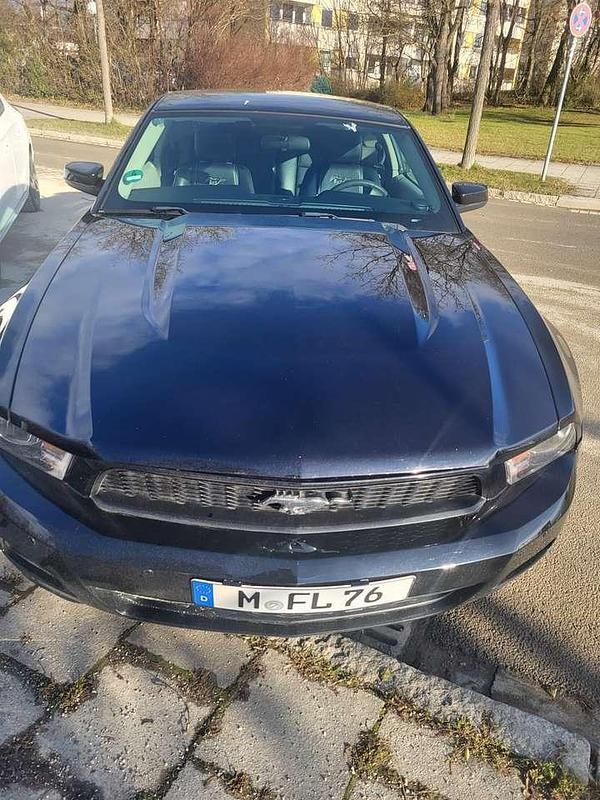 Schwarz Gebraucht 2010 Ford Mustang Coupé | 16.300 € - Bild 1/4